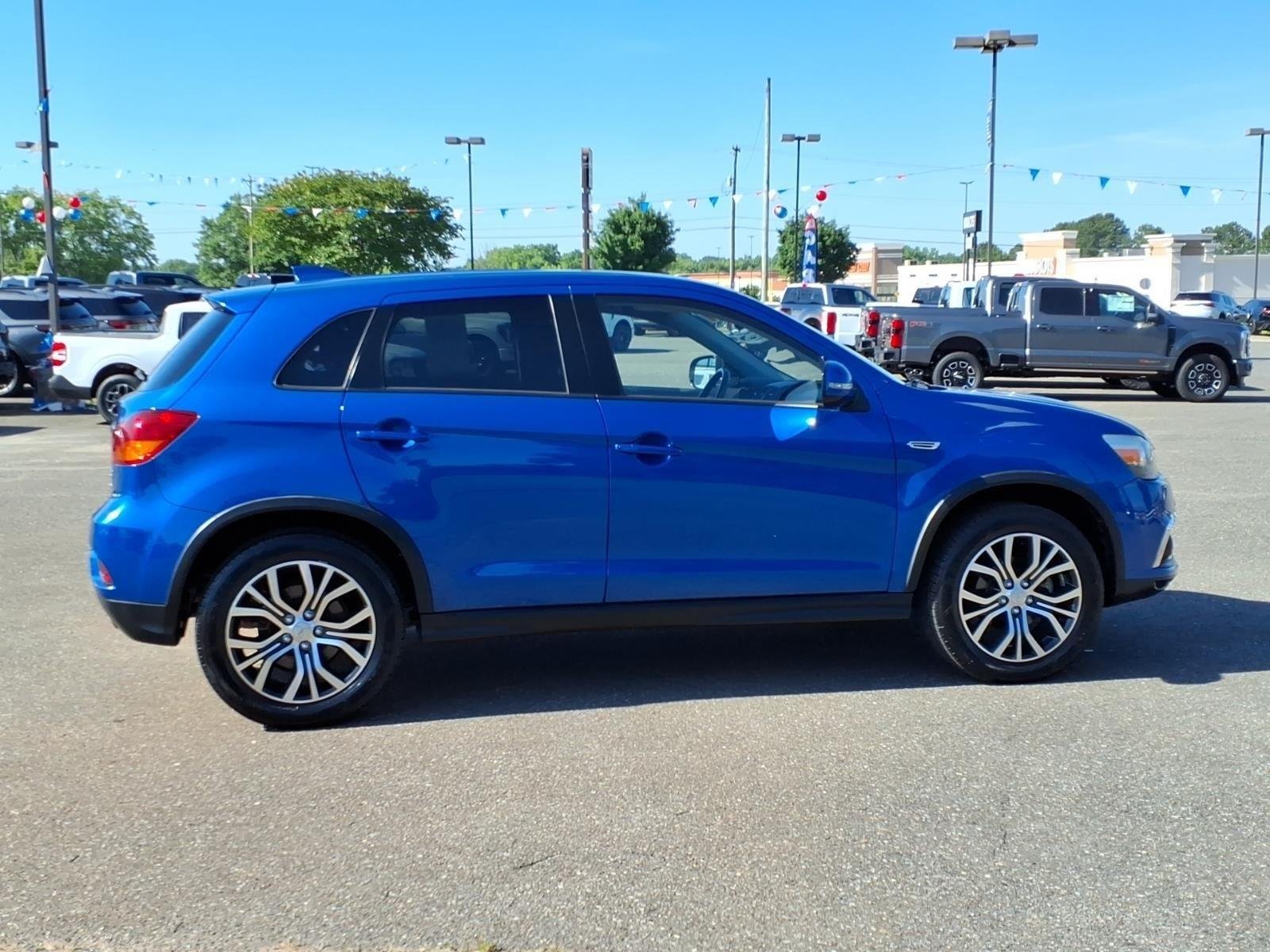 Used 2019 Octane Blue Metallic Mitsubishi SE 2.0 image 10
