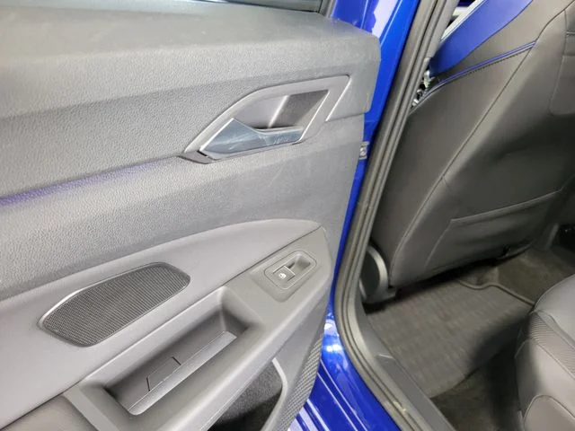 Used 2023  Volkswagen 2.0T image 22