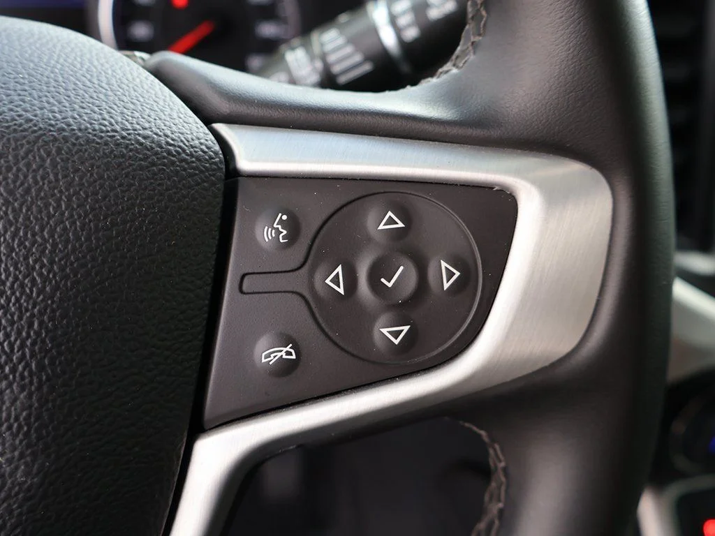 Used 2023 Silver GMC SLT image 47
