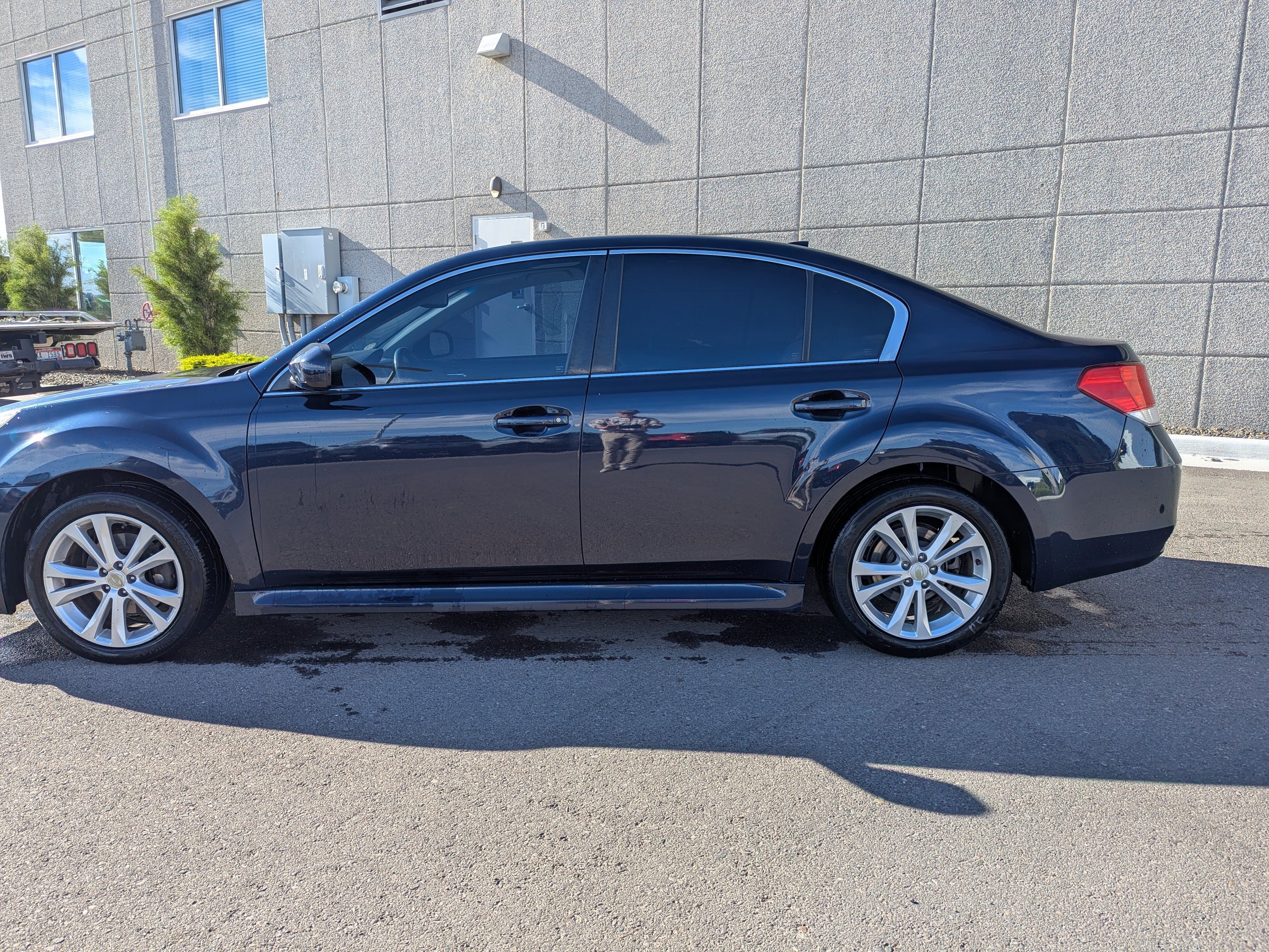Used 2014 Deep Indigo Pearl Subaru 2.5i Premium image 8