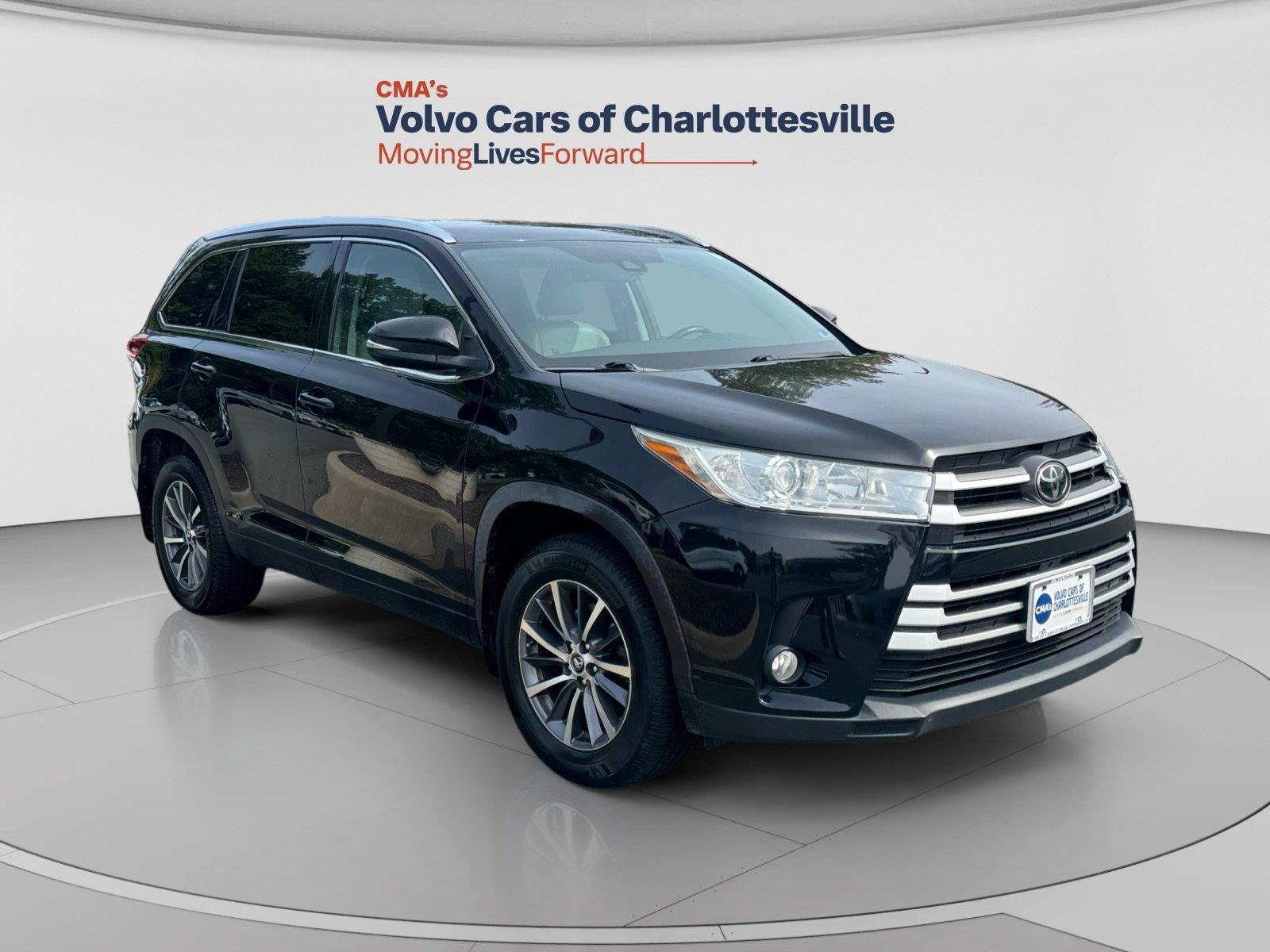 Used 2017 Midnight Black Metallic Toyota XLE image 7