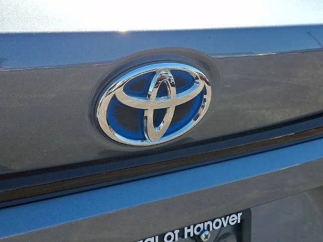 Used 2021  Toyota LE image 29