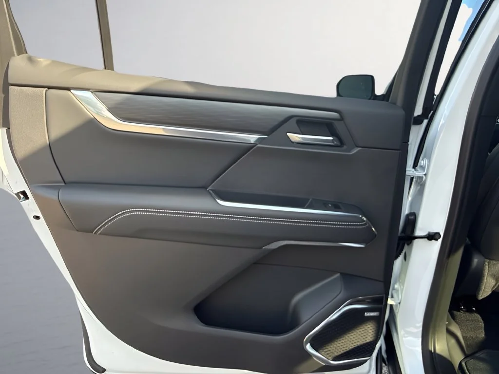 New 2027 Summit White GMC Elevation image 31