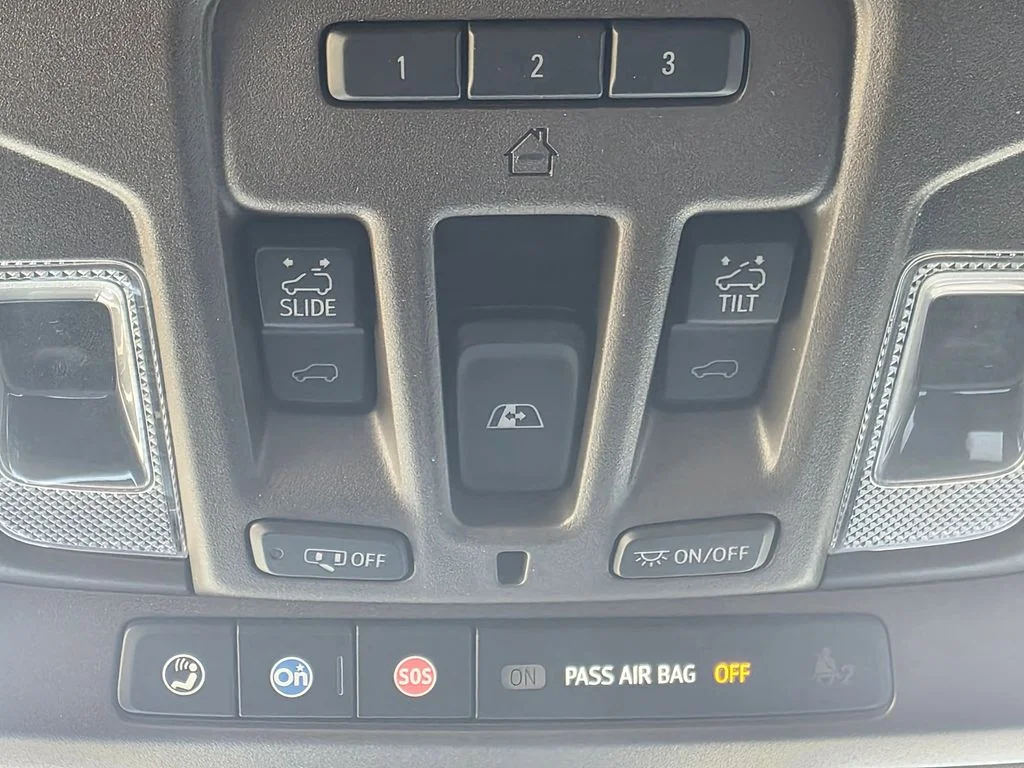Used 2024 White GMC Denali image 21