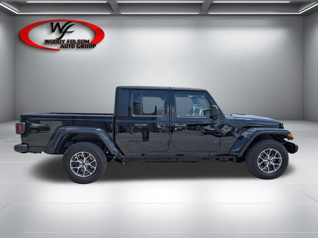 Used 2024 Black Jeep Sport S image 3