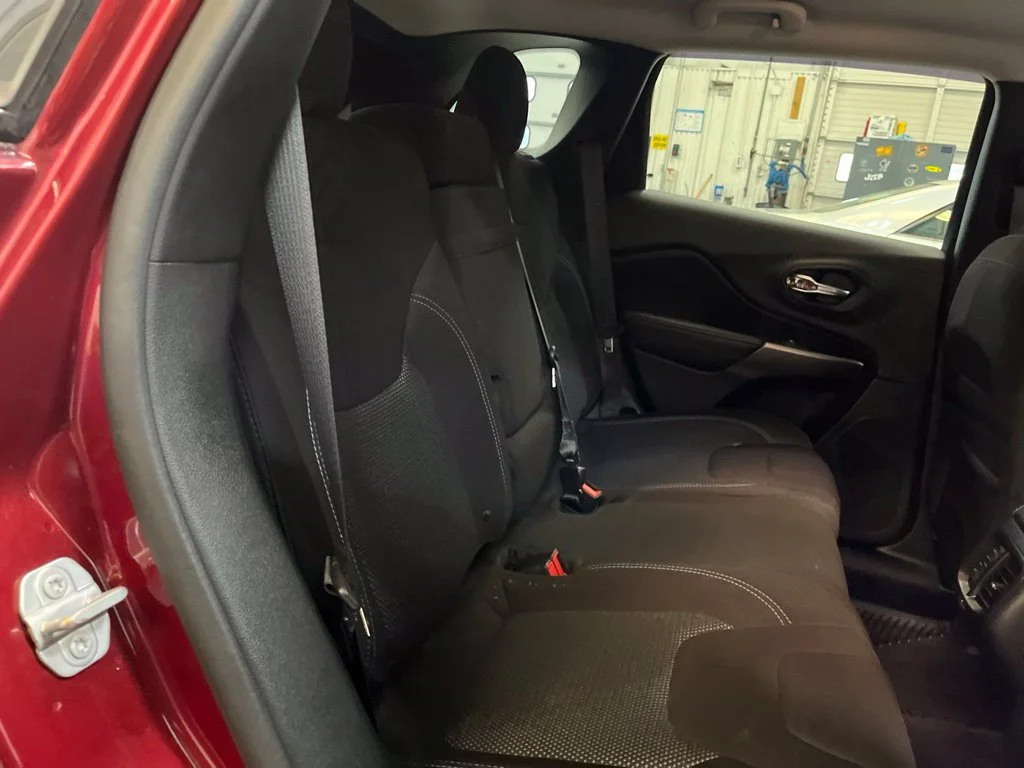 Used 2019 Red Jeep Latitude image 24