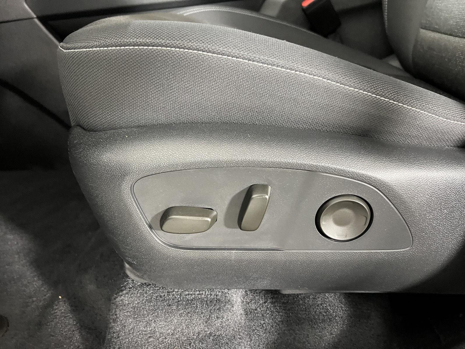 Used 2024 Summit White Chevrolet FWD LT image 15