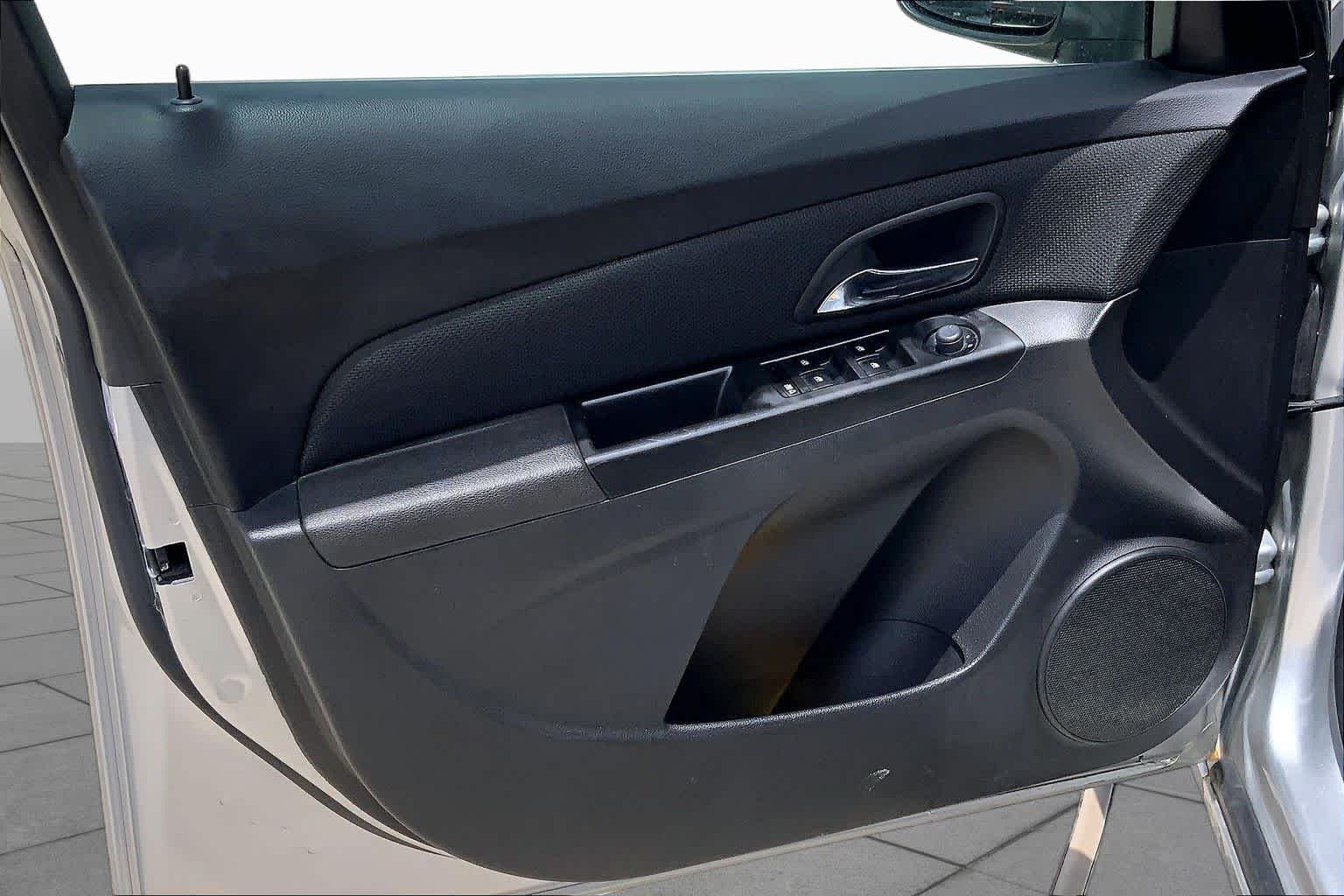 Used 2013 Silver Ice Metallic Chevrolet LT image 21