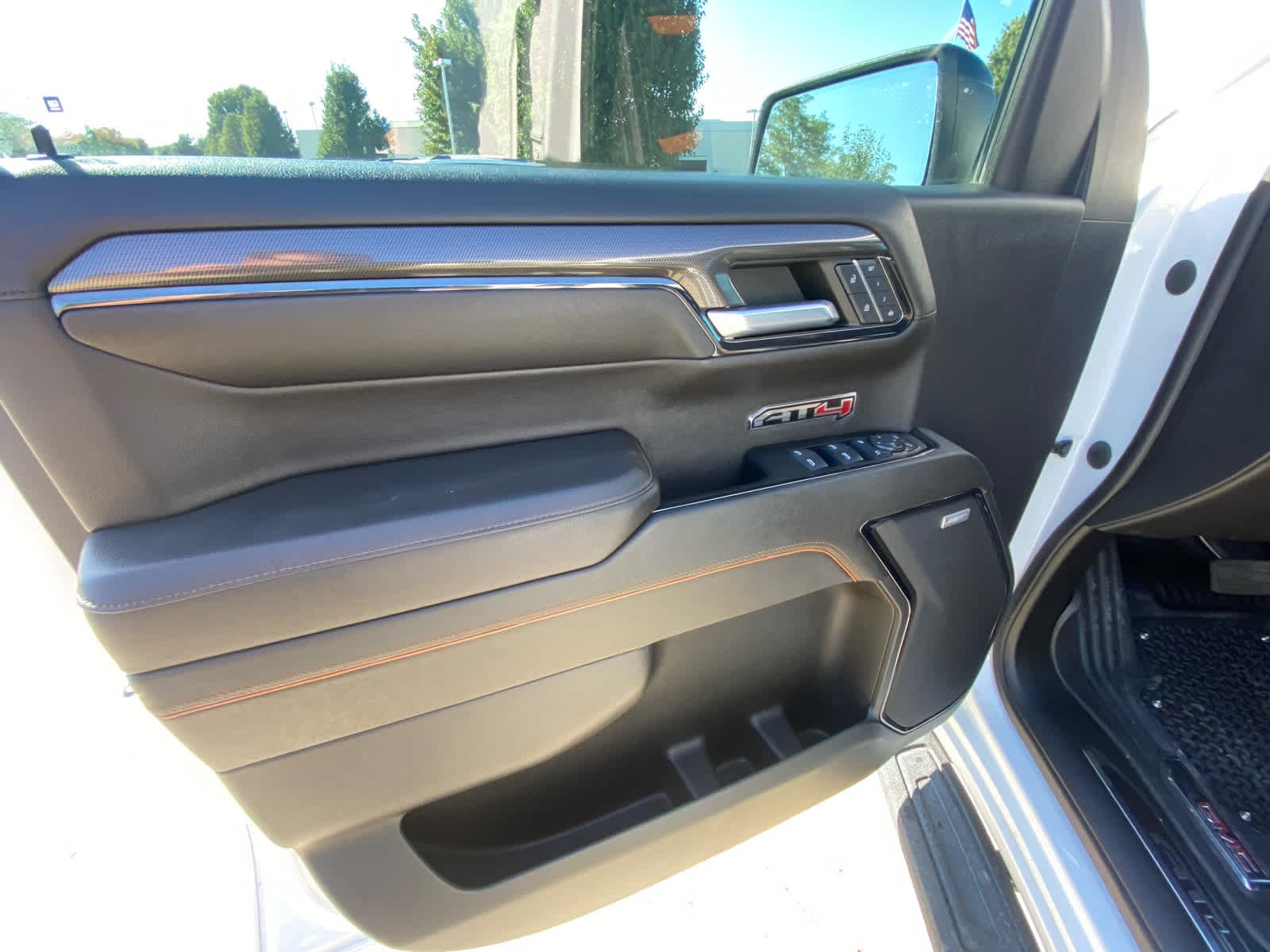 Used 2023 SUMMIT WHITE GMC AT4 image 6