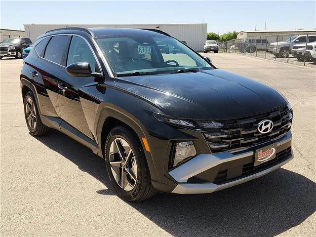 Used 2025 Black Hyundai SEL image 6