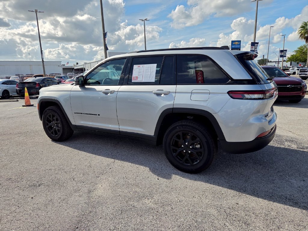 2025 Jeep Grand Cherokee Altitude - Photo 12
