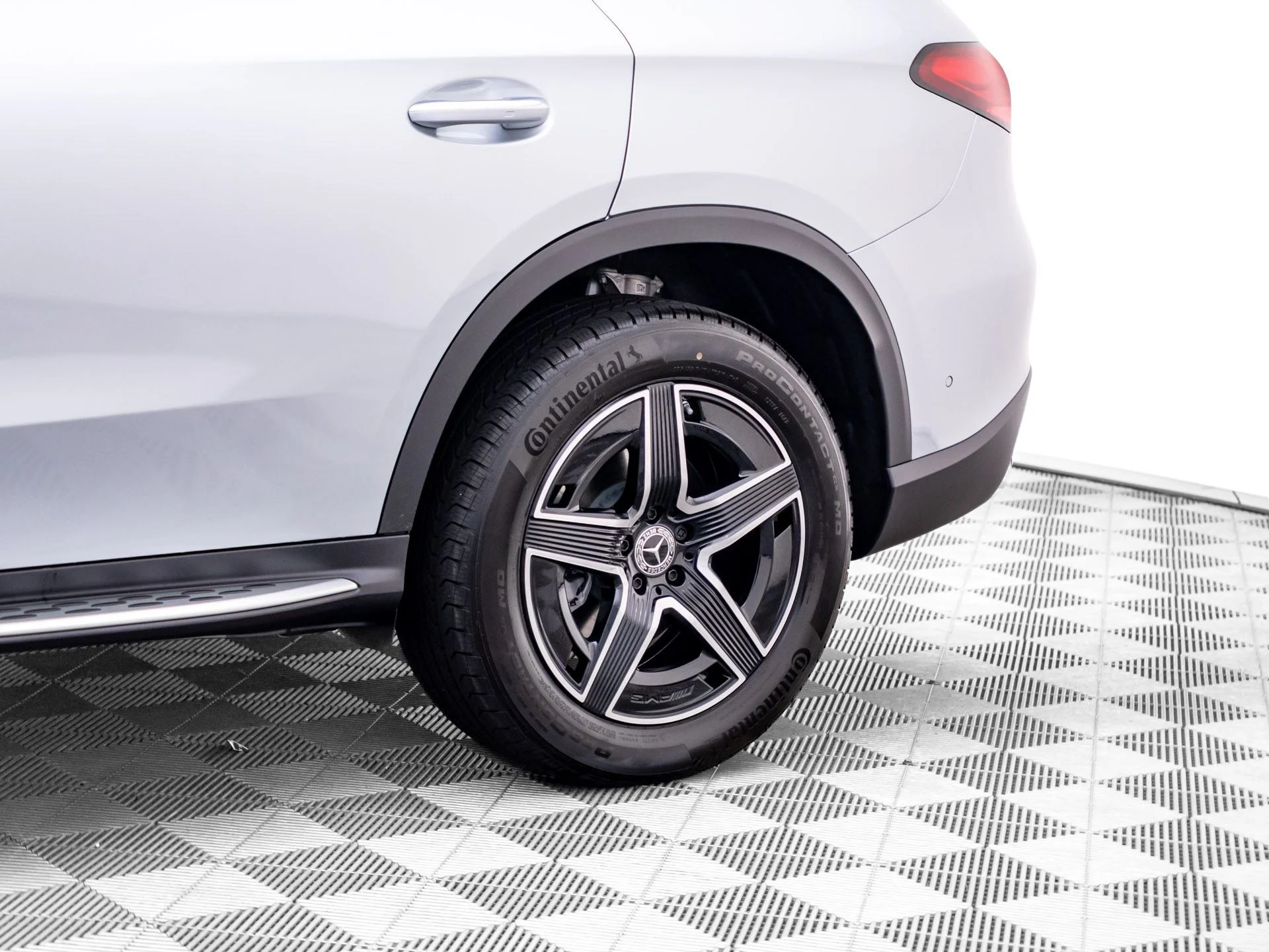New 2027 Silver Mercedes-Benz GLC 300 image 35