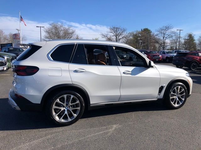 Used 2025 White BMW xDrive50e image 3