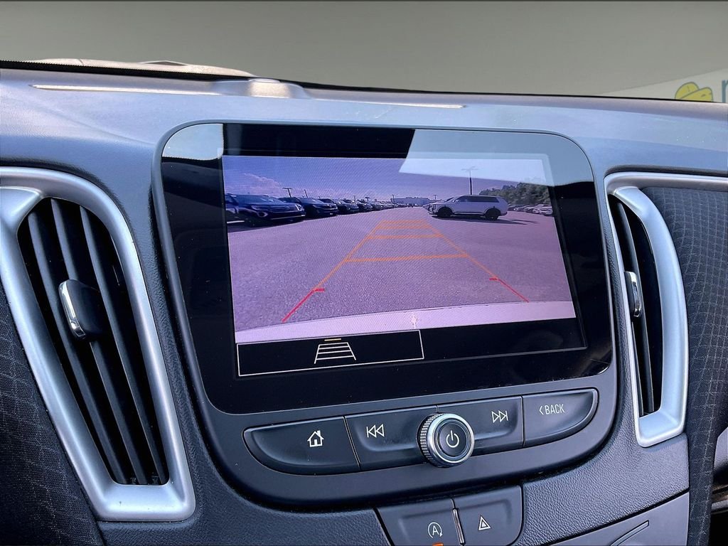 Used 2024 Summit White Chevrolet LT image 18