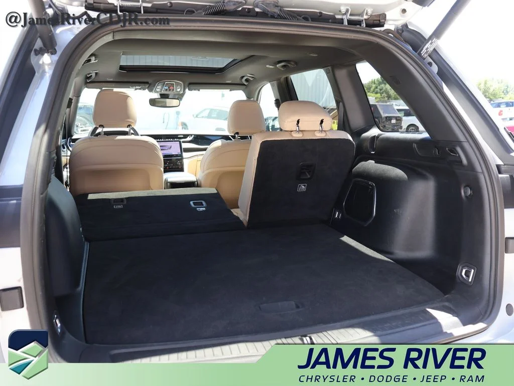 Used 2022 Silver Jeep 4xe image 15