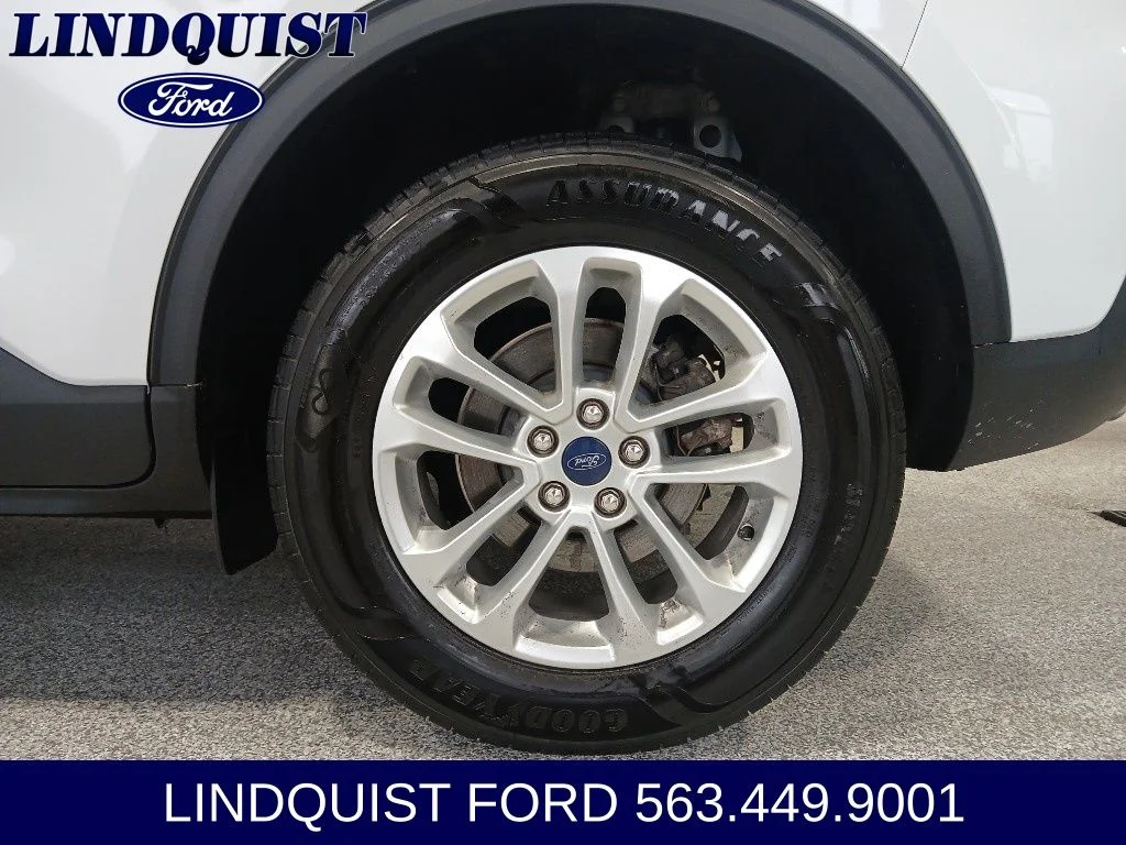 Used 2022 Oxford White Ford SE image 9