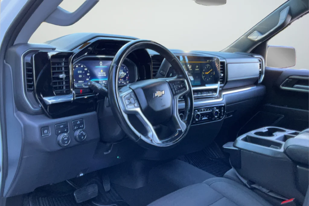 Used 2023 White Chevrolet LT image 22