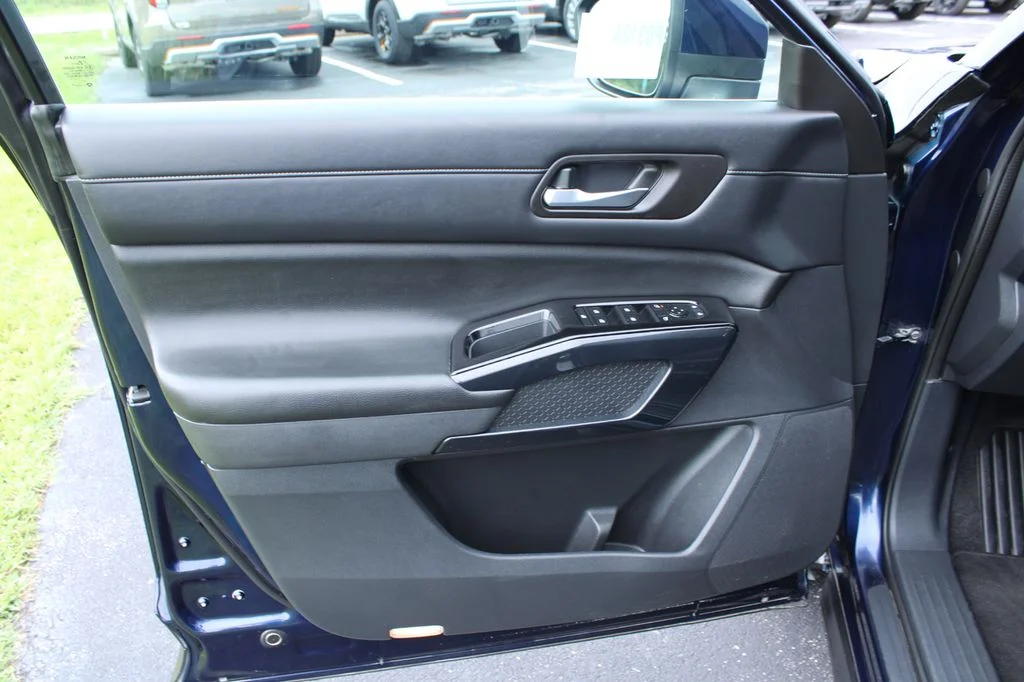 Used 2022 Deep Ocean Blue Nissan SV image 33