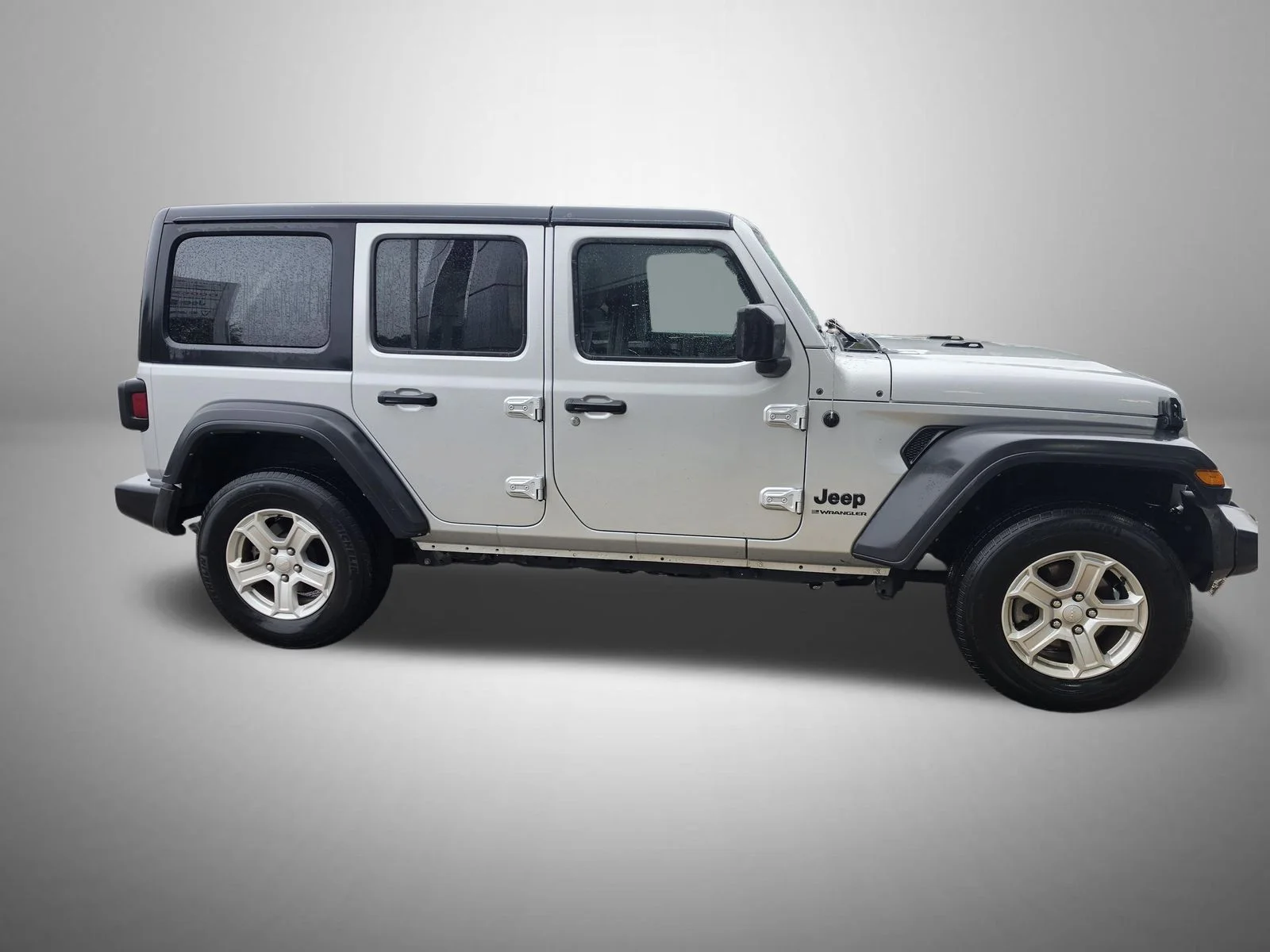 Used 2023 Silver Jeep Sport S image 3