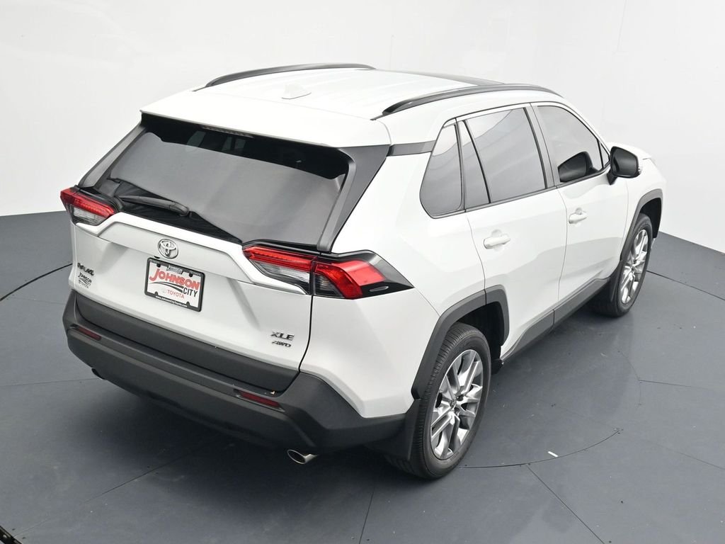 Used 2024 Beige Toyota XLE Premium image 29