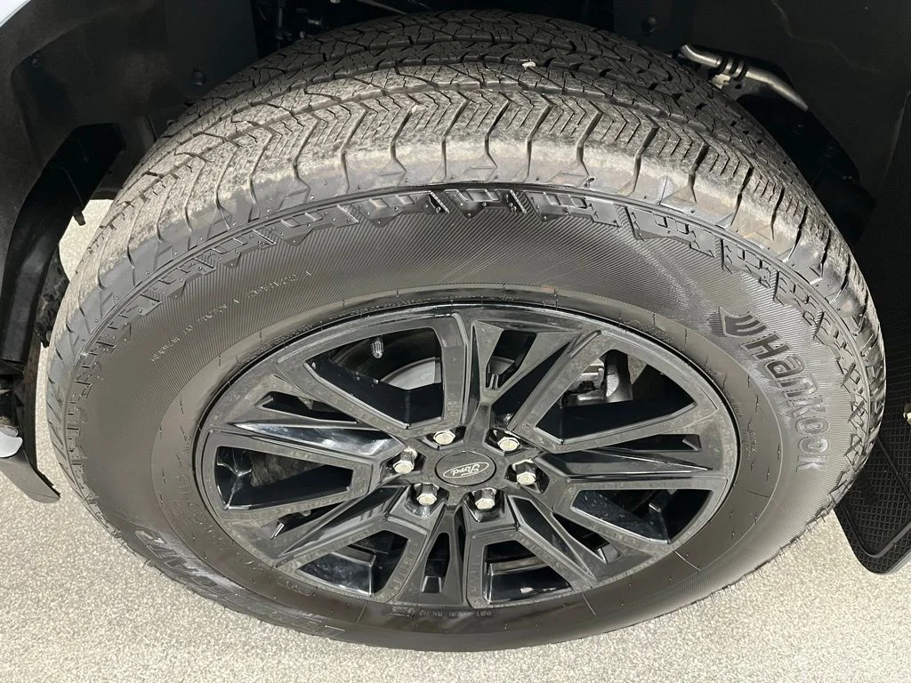 Used 2025 Gray Ford Platinum image 15