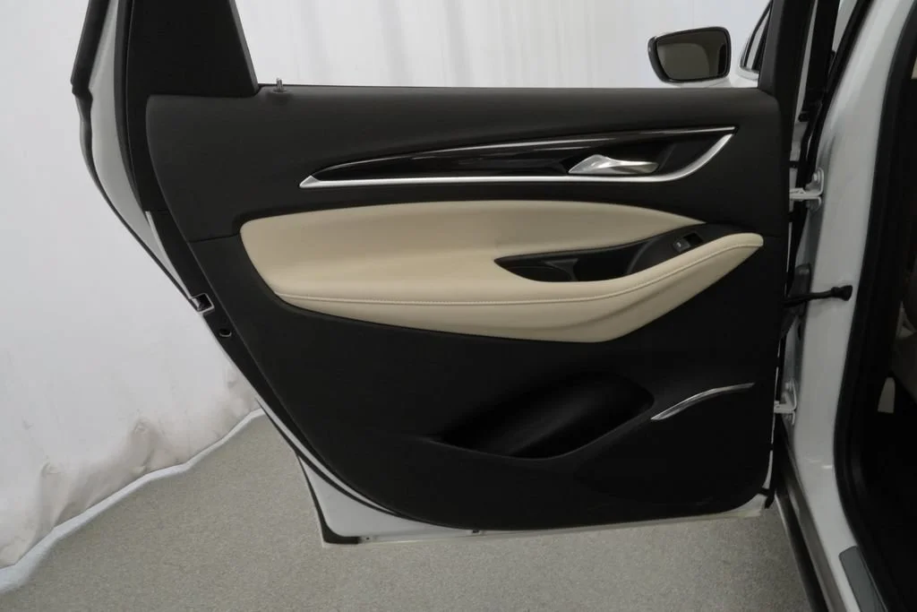 Used 2023 Summit White Buick Essence image 28