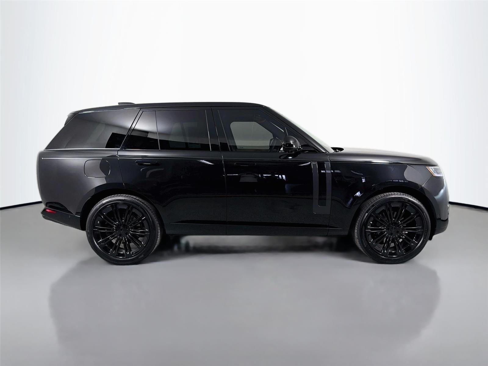 New 2026 Fuji White Land Rover SE image 4