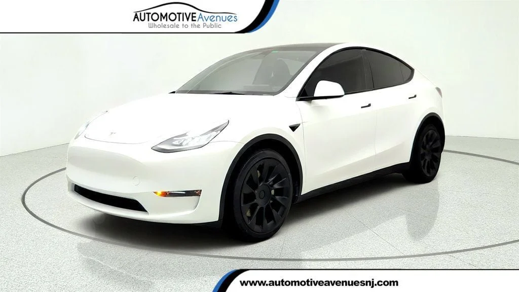 2023 Tesla Model Y Long Range Dual Motor All-Wheel Drive's photo