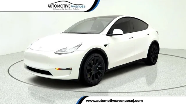 2023 Tesla Model Y AWD *Ltd Avail* w/ 20'' Induction Wheels