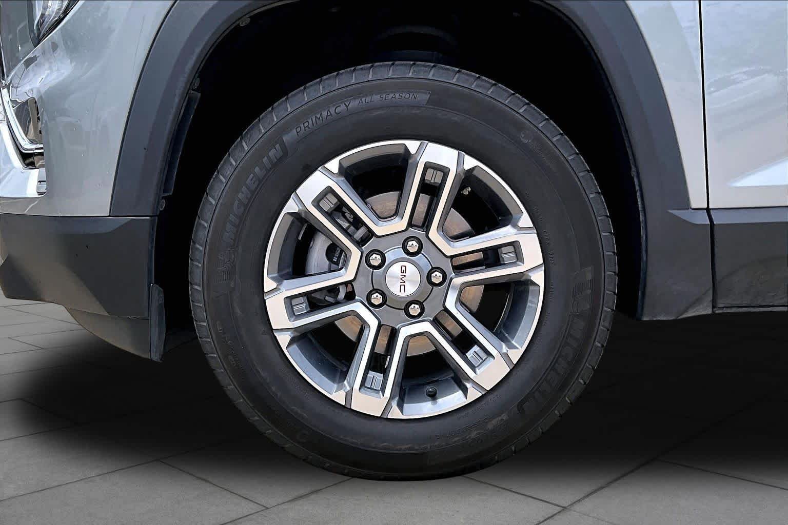 Used 2025 Sterling Metallic GMC FWD Elevation image 10