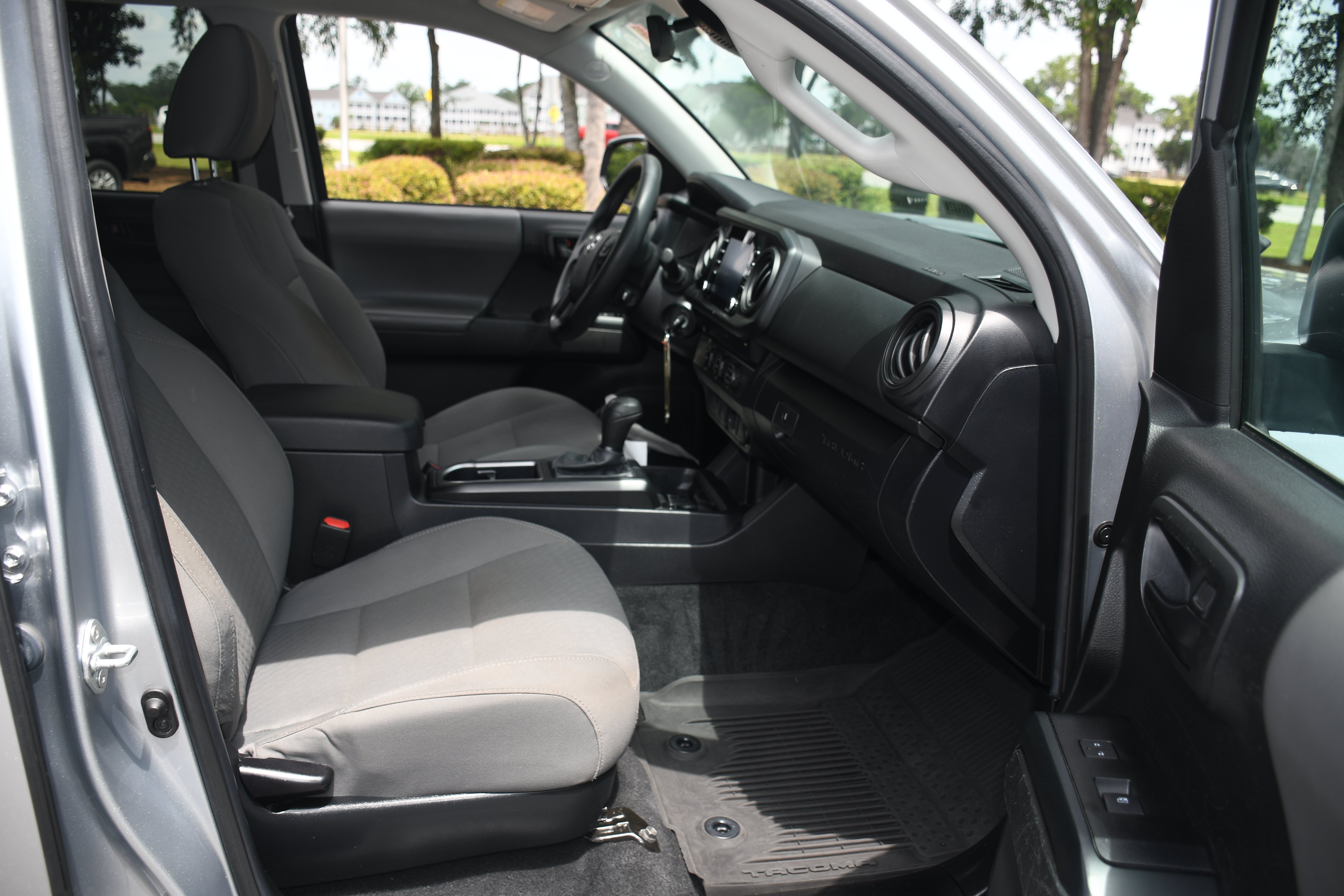 Used 2022 Silver Toyota SR image 18