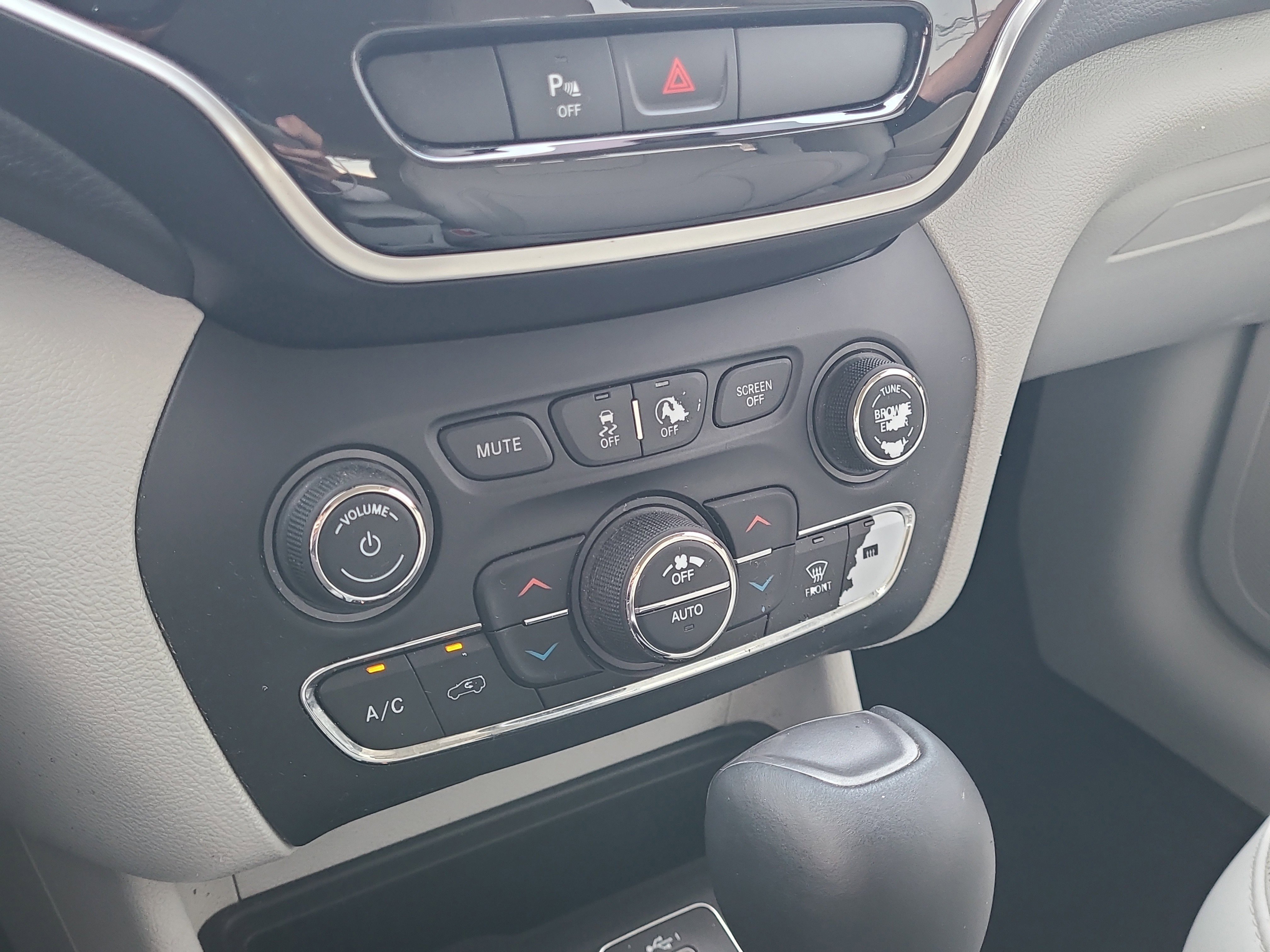 Used 2020 Diamond Black Crystal Pearlcoat Jeep Limited image 23