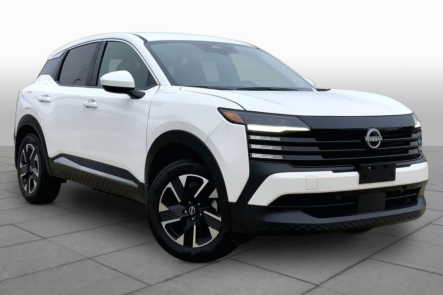 Used 2025 Aspen White Tricoat Nissan SV image 5