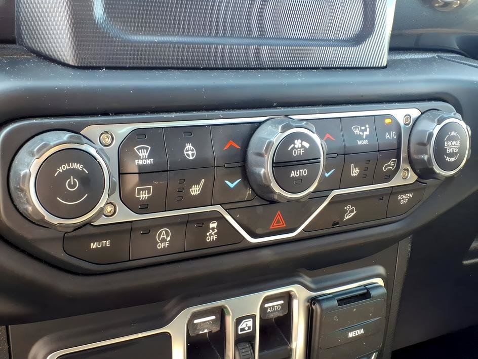 Used 2019 Granite Crystal Metallic Clearcoat Jeep Sport Altitude image 22