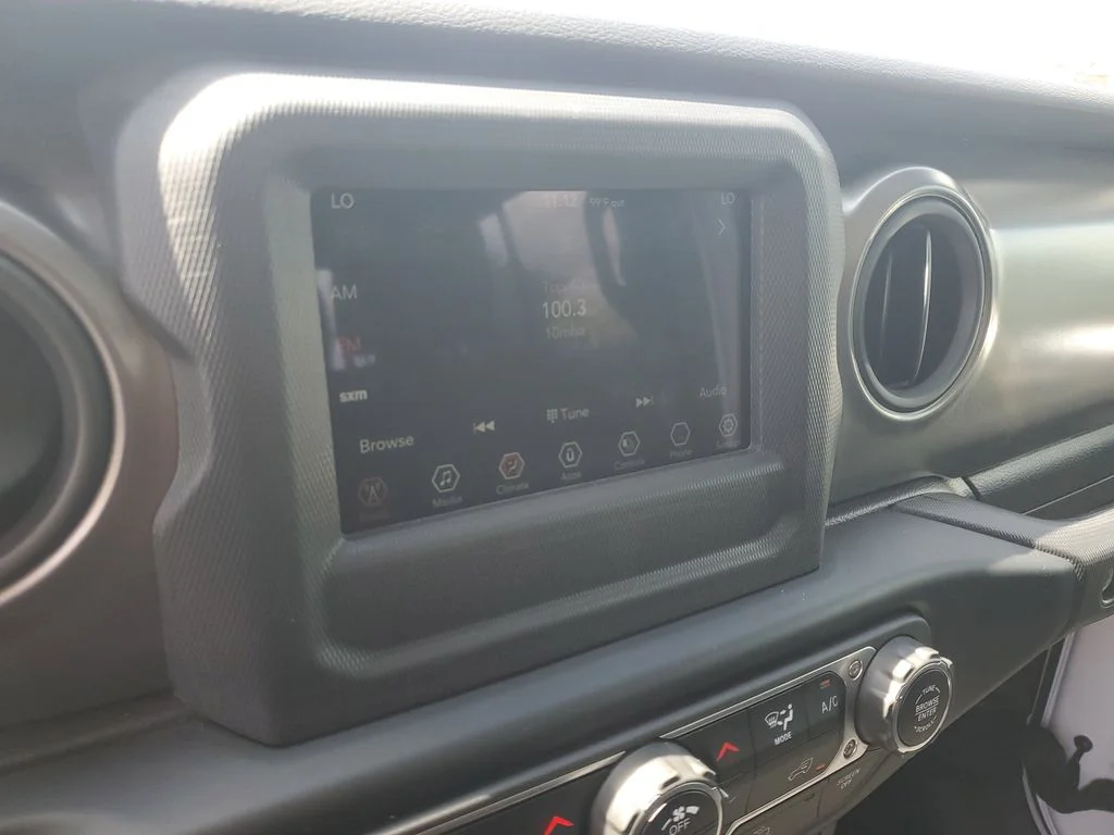 Used 2023 White Jeep Sport S image 18