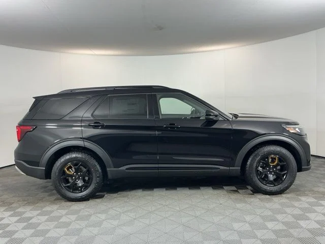 New 2026 Agate Black Metallic Ford Tremor image 4