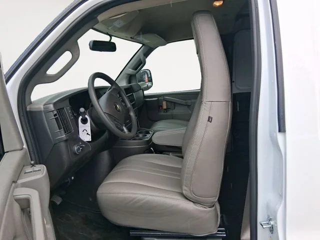 2025 Chevrolet Express Cargo Work Van - Photo 9