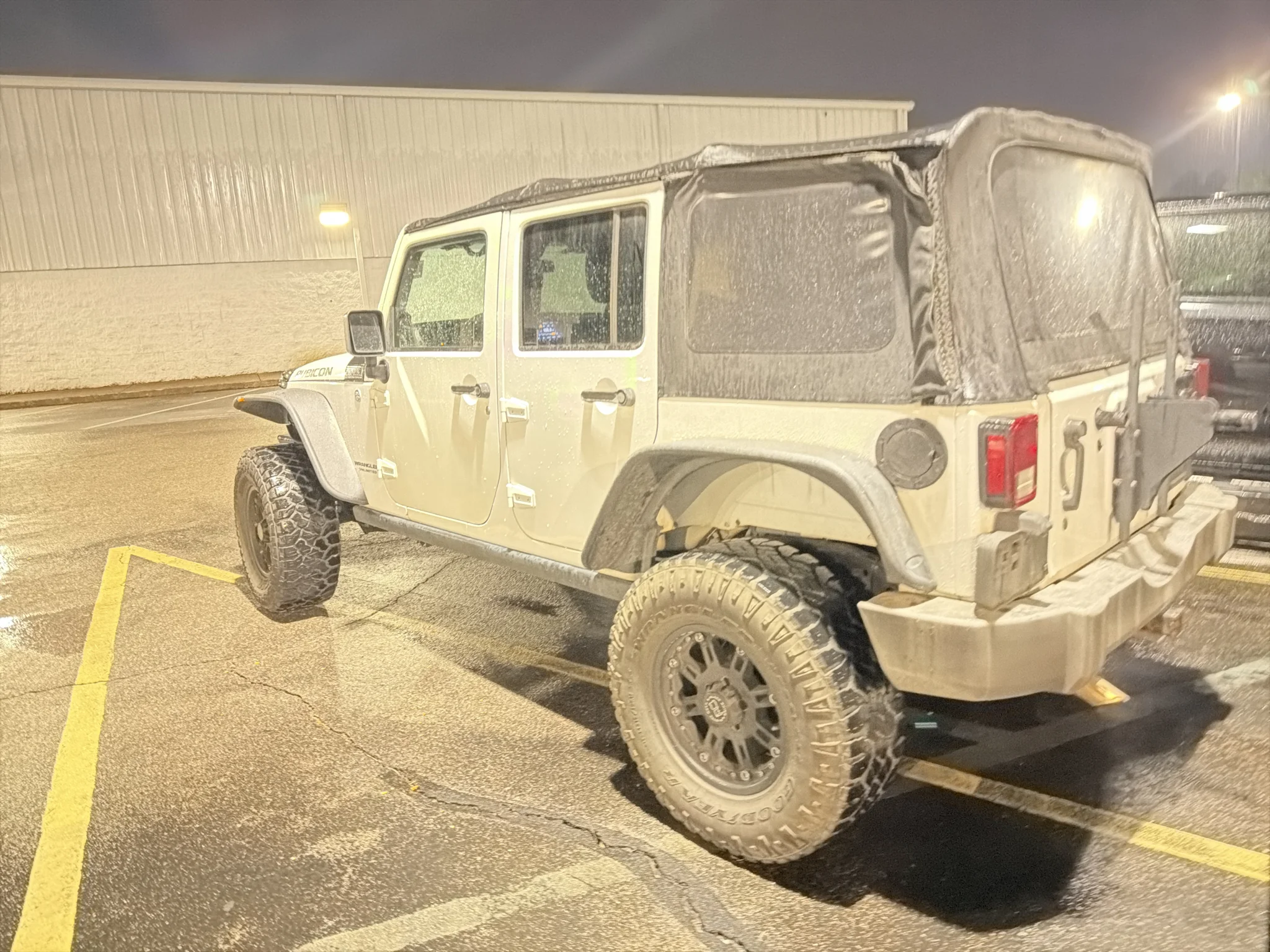 Used 2011 Bright White Clearcoat Jeep Rubicon image 16