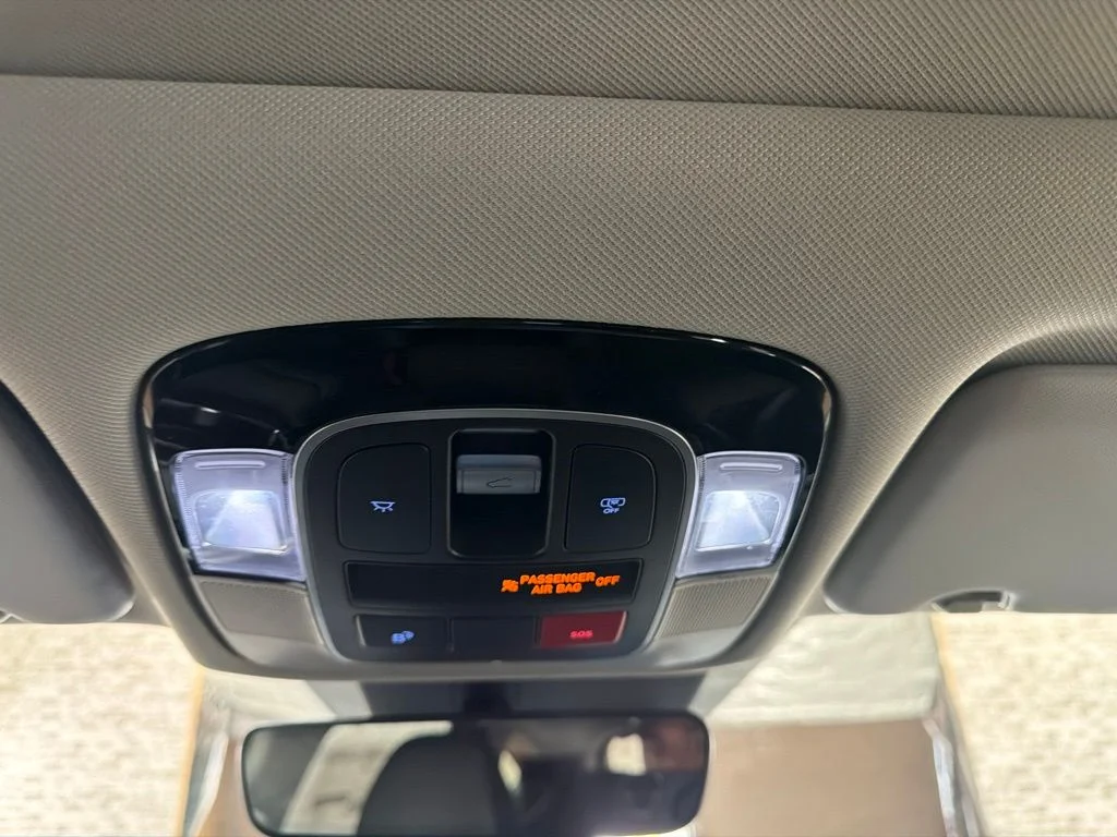Used 2025 Shimmering Silver Hyundai SEL Convenience image 23
