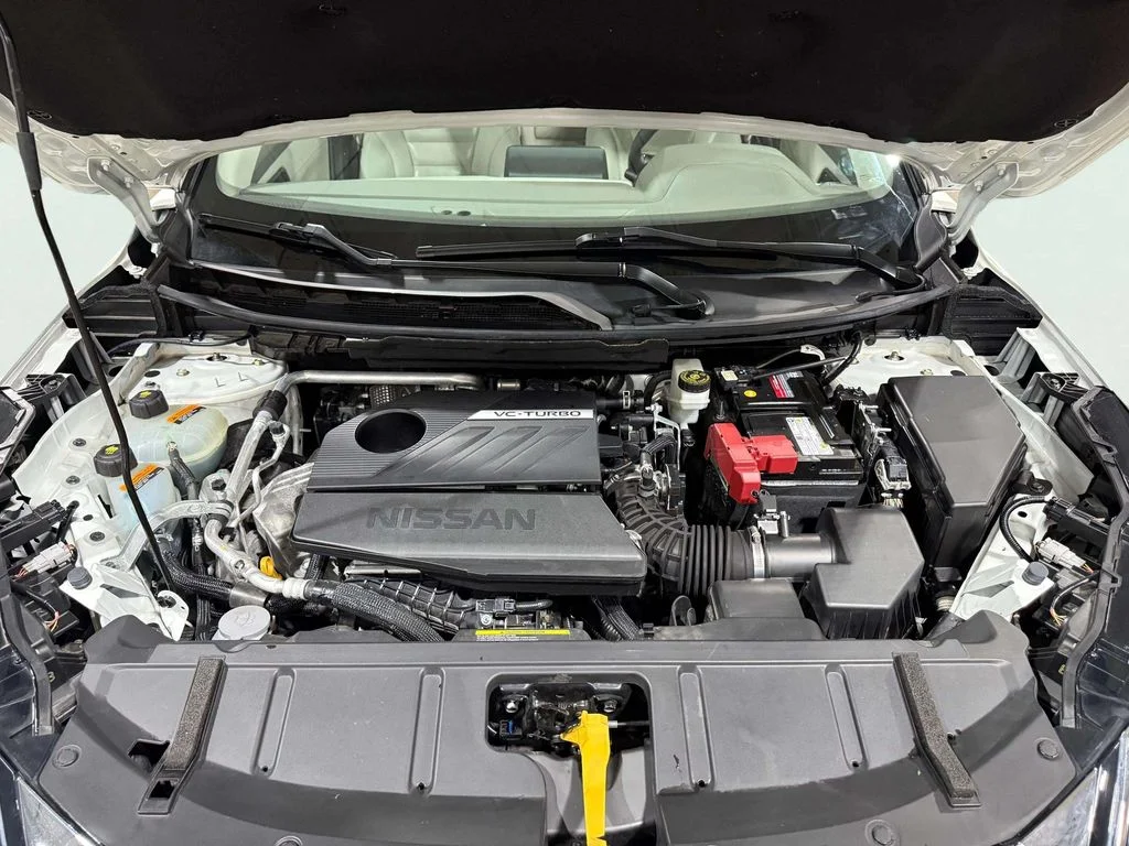 Certified Used 2023 Pearl White Tricoat/Super Black Nissan SL image 31