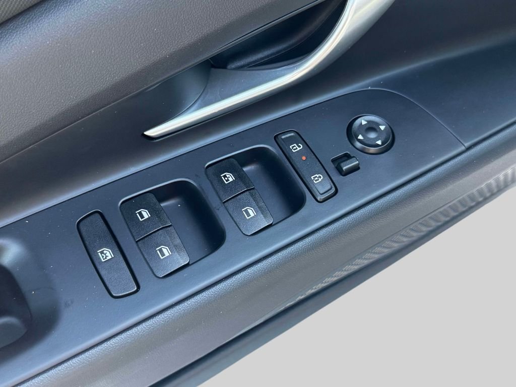 2025 Hyundai Elantra Limited - Photo 16