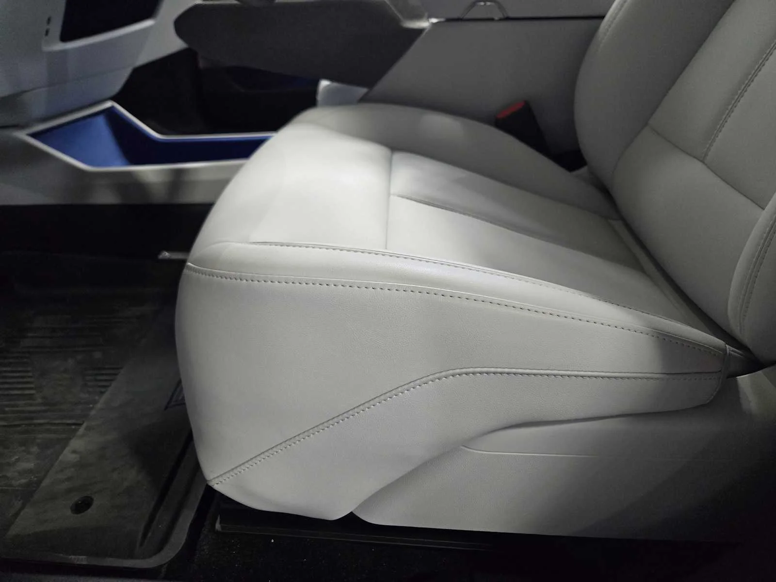 2026 Cadillac OPTIQ Luxury - Photo 17
