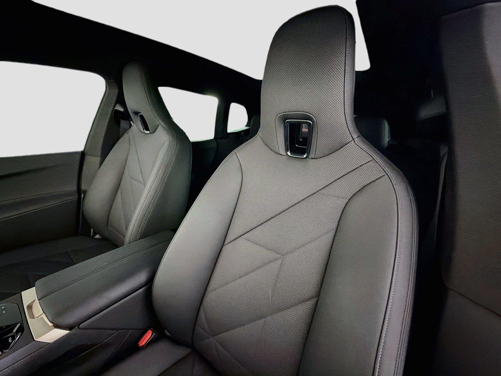 Used 2024 Black Sapphire Metallic BMW xDrive50 image 21