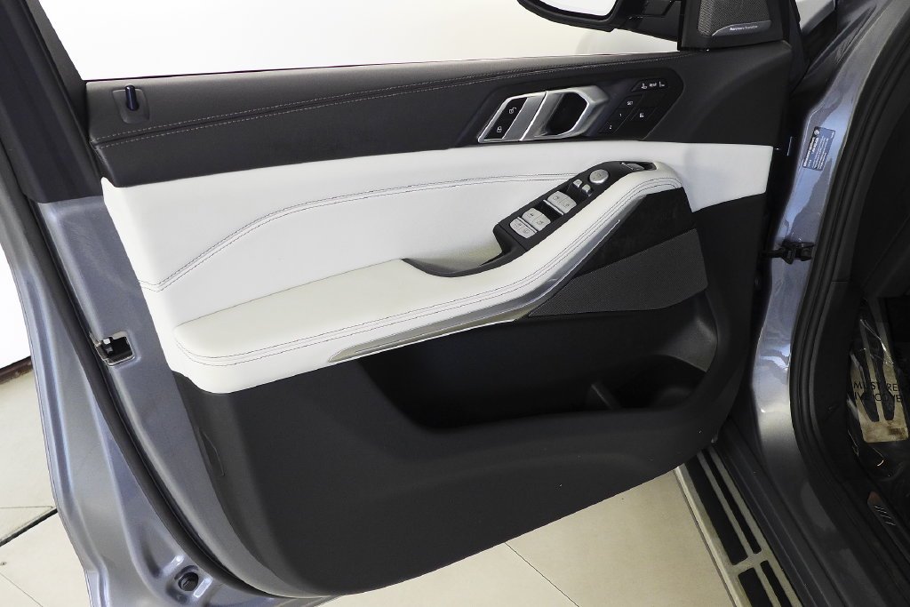 Used 2023 Skyscraper Gray Metallic BMW xDrive40i image 11