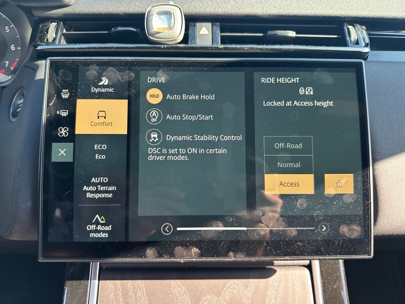 Certified Used 2025  Land Rover Dynamic SE image 16
