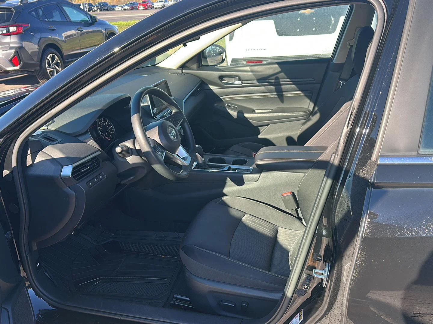 Used 2019 Super Black Nissan 2.5 S image 7