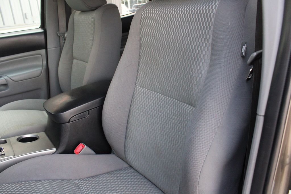 Used 2015 Pyrite Mica Toyota Base image 4