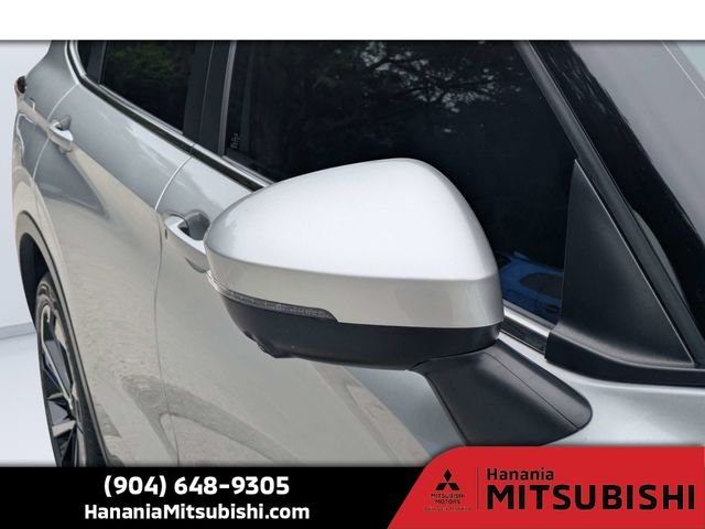 Used 2024 Silver Mitsubishi SE image 10