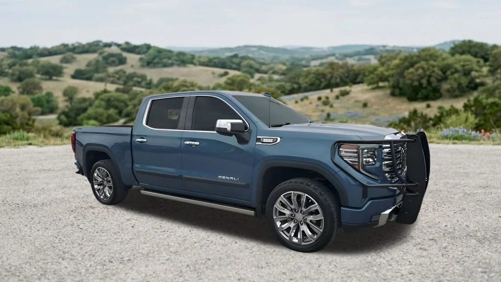 Used 2024  GMC Denali image 1