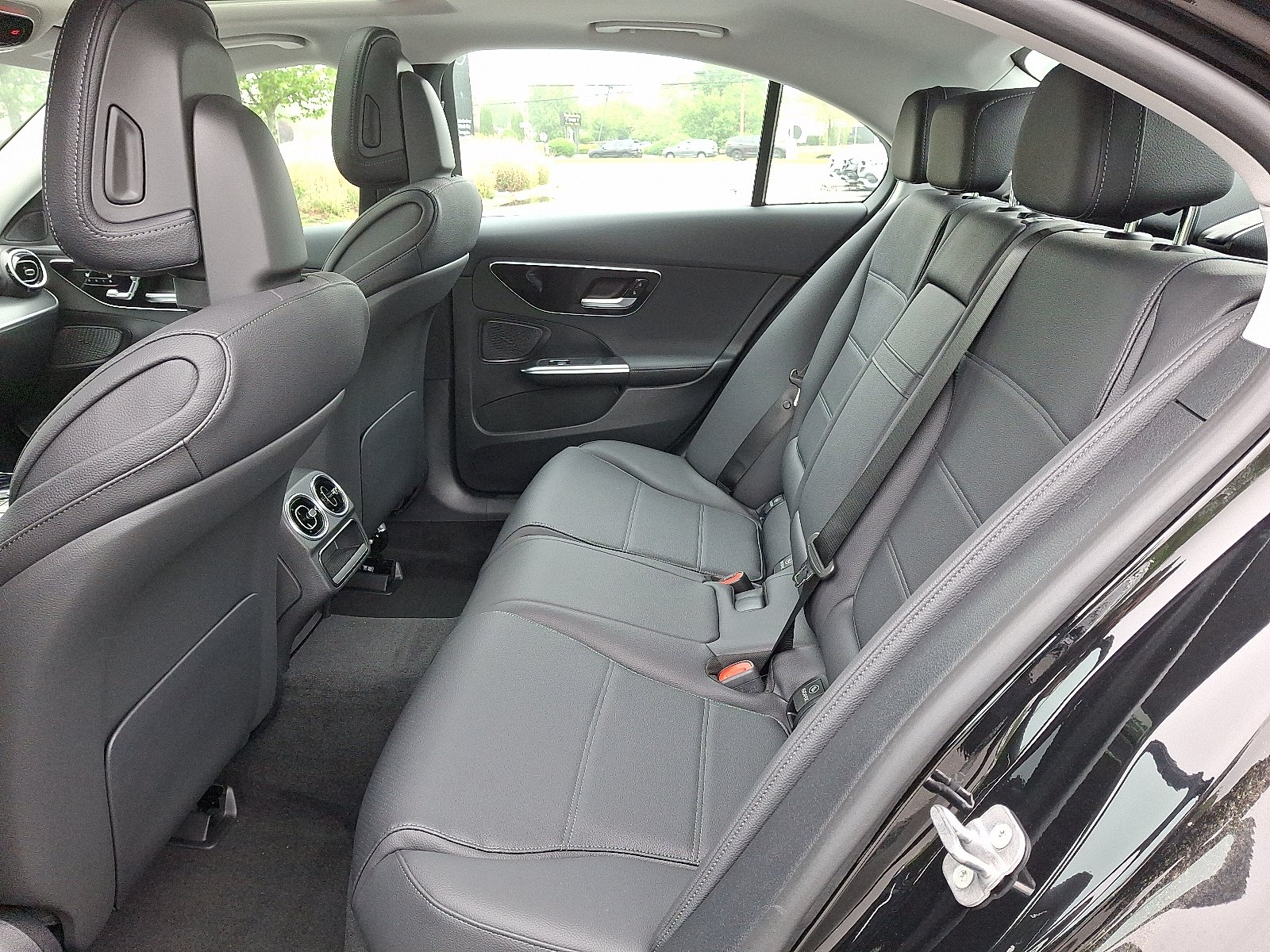 2025 Mercedes-Benz C-Class Sedan C 300 - Photo 9